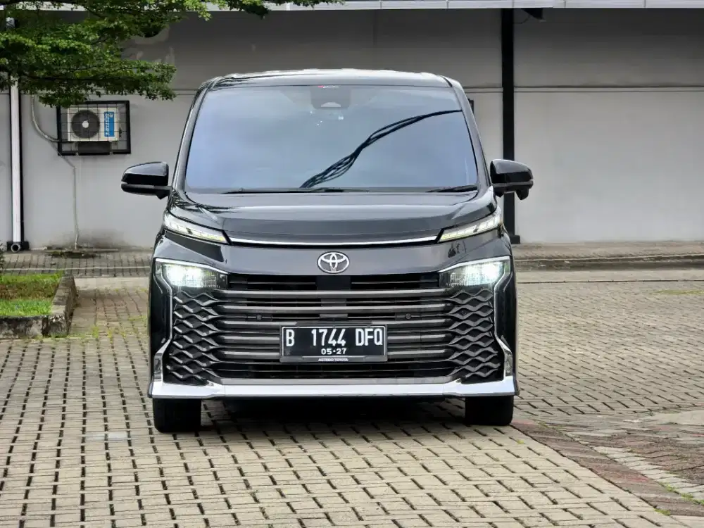 Toyota Voxy Tss 2.0 Automatic 2022 Bensin Hitam Metalik