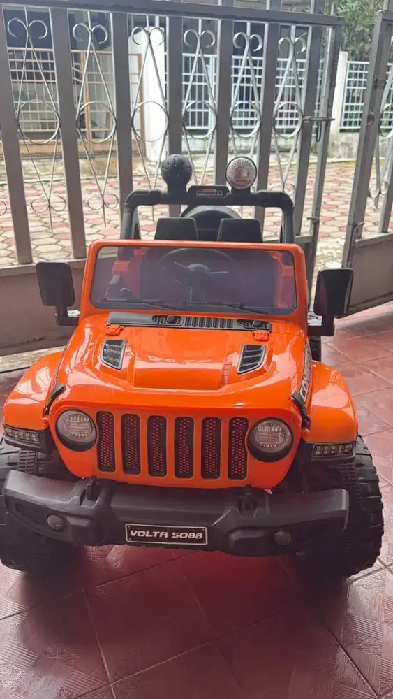 Preloved Mainan Mobil -Mobilan Aki Cewe Cowo