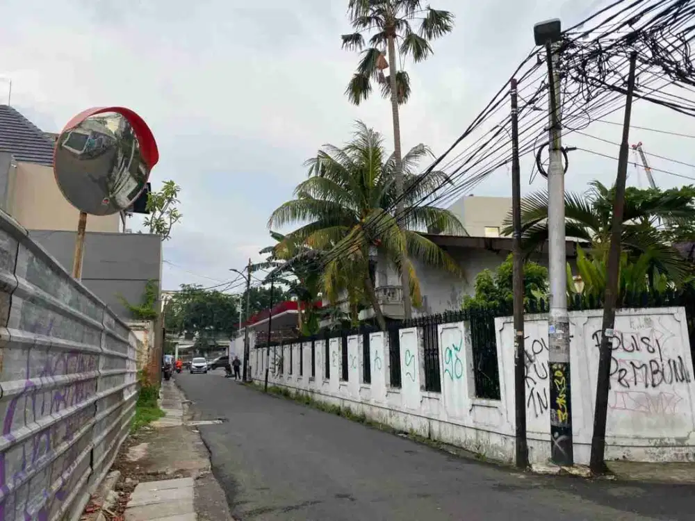 Rumah Lama Di Area Komersial Arteri Pondok Indah Jaksel
