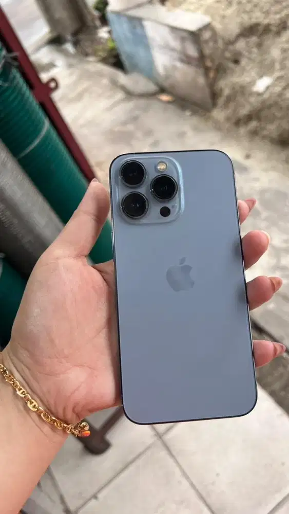 Iphone 13 pro inter 256gb free case!!