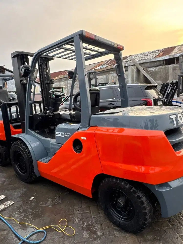 TOYOTA 5 TON MAST 3 METER TAHUN MUDA SIAP KERJA