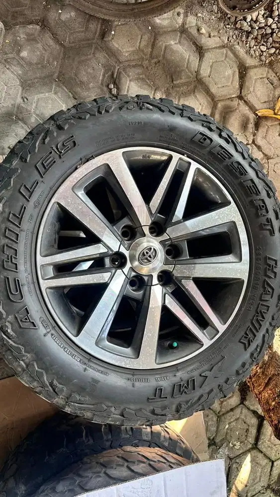 Di jual ban+velg mobil fortuner