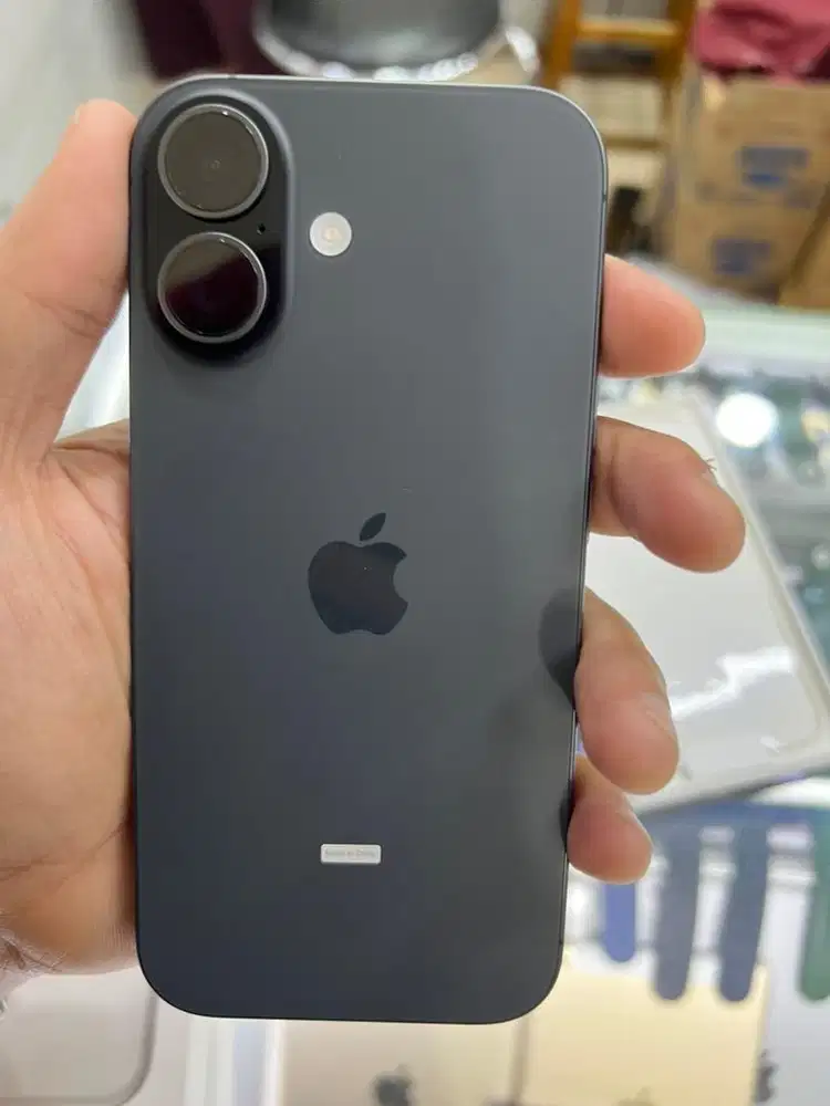 Iphone 17 256 garansi ibox nov 2026 like new