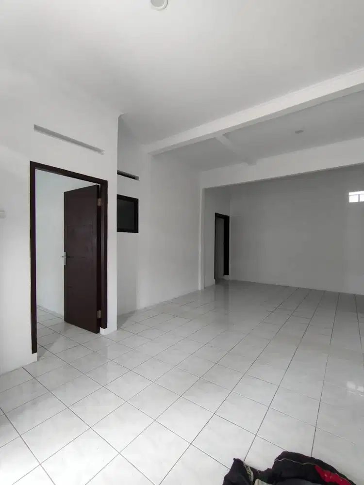 Rumah Bersih Terawat dan nyaman siap huni Taman Kopo Indah 1