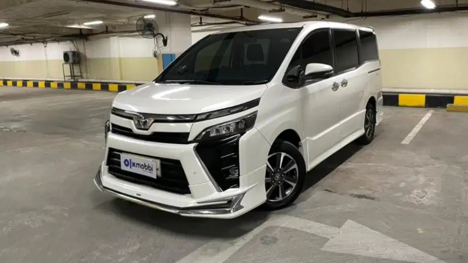 DP Rendah 15JT - Toyota Voxy 2.0 Bensin-AT 2019 Putih