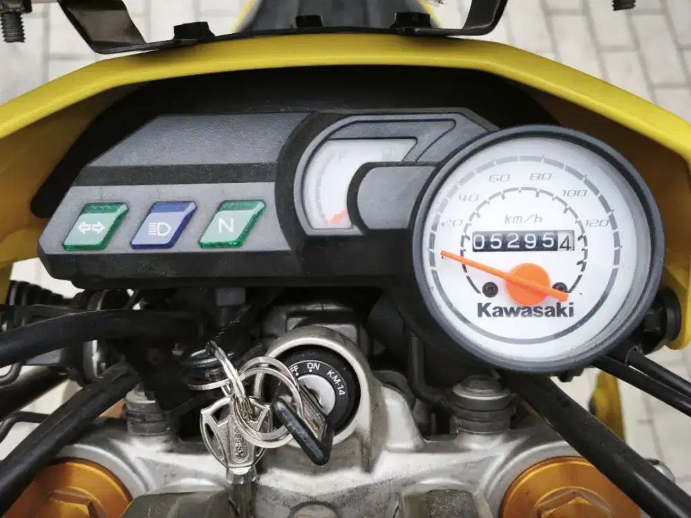 Kawasaki klx150 limited edition warna kuning