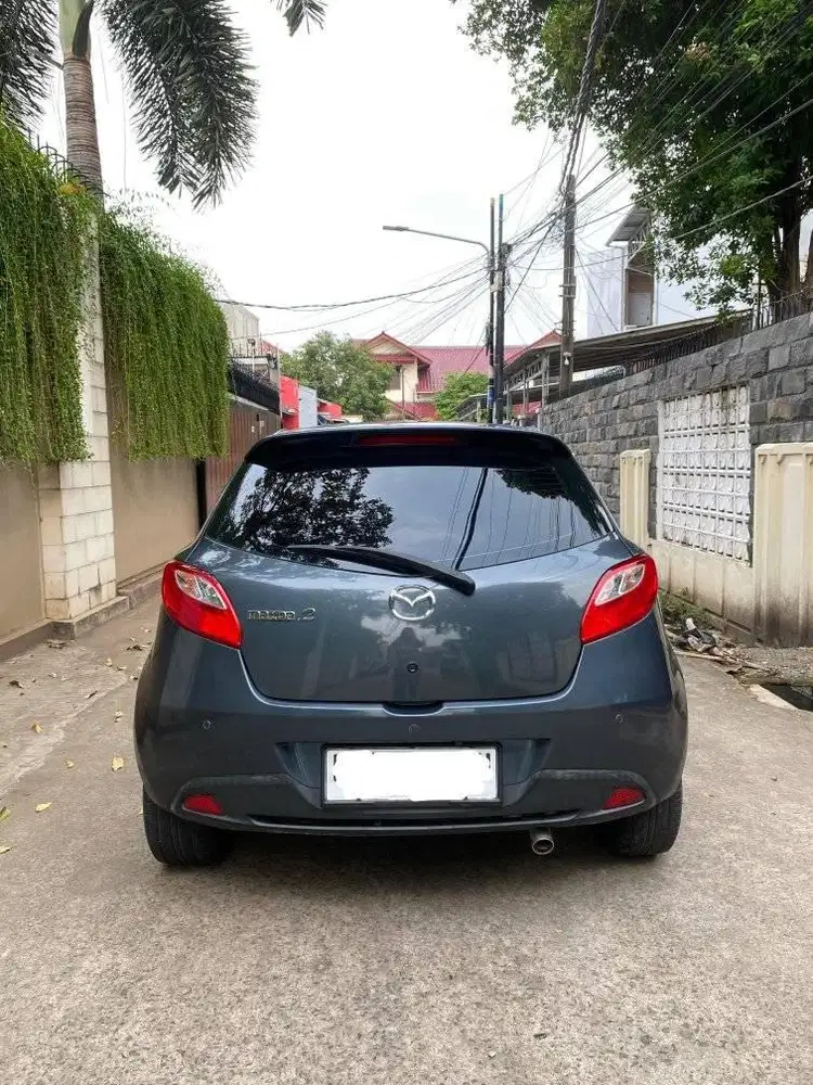 Madza2 HB RZ 1.5 AT 2012