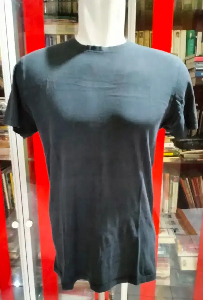 kaos crewneck
pria
PRIMARK
merk eropa
size S
adem

hitam 
LD 100-110