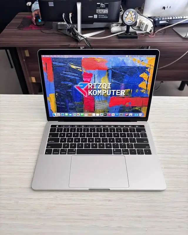 MacBook Pro I5 2019 Touchbar,  Intel Core i5 Ram 8GB, SSD 256GB