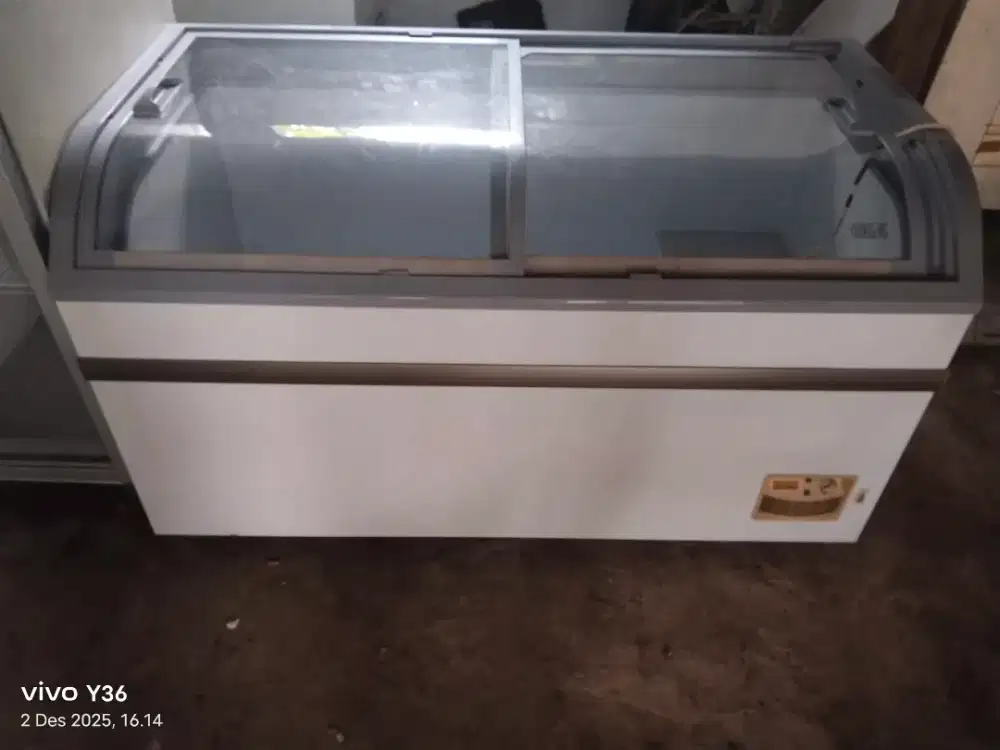 Di jual cepat prizer bok kaca Gea 495L