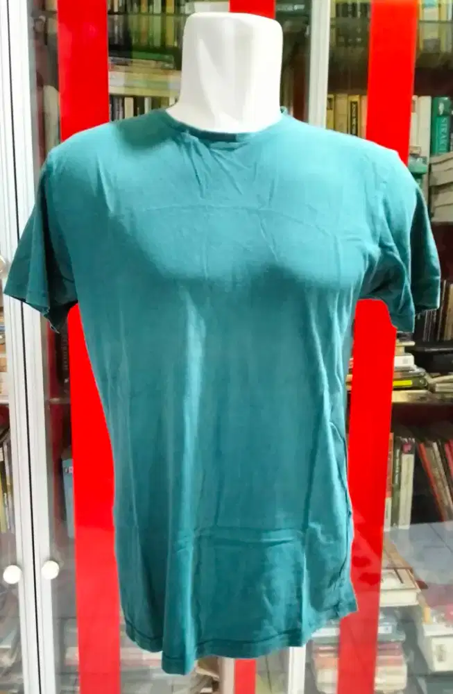 kaos crewneck
pria
PRIMARK
merk eropa
size M
adem

hijau
LD 110-120