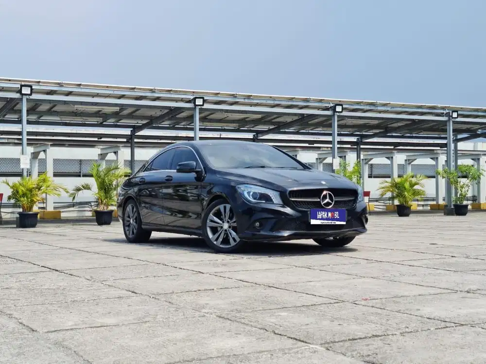 Mercedes Benz Mercy CLA200 1.6 Urban AT 2015 Hitam KM 74RB