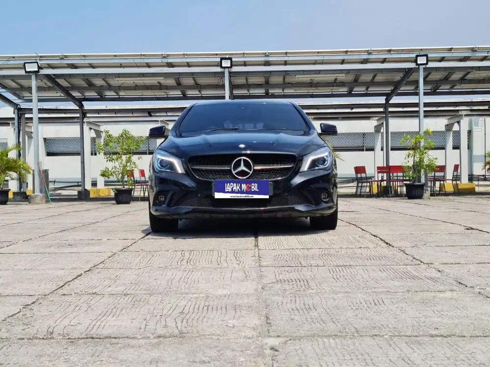 Mercedes Benz Mercy CLA200 CLA 200 Urban 1.6 AT 2015 Hitam KM 74RB