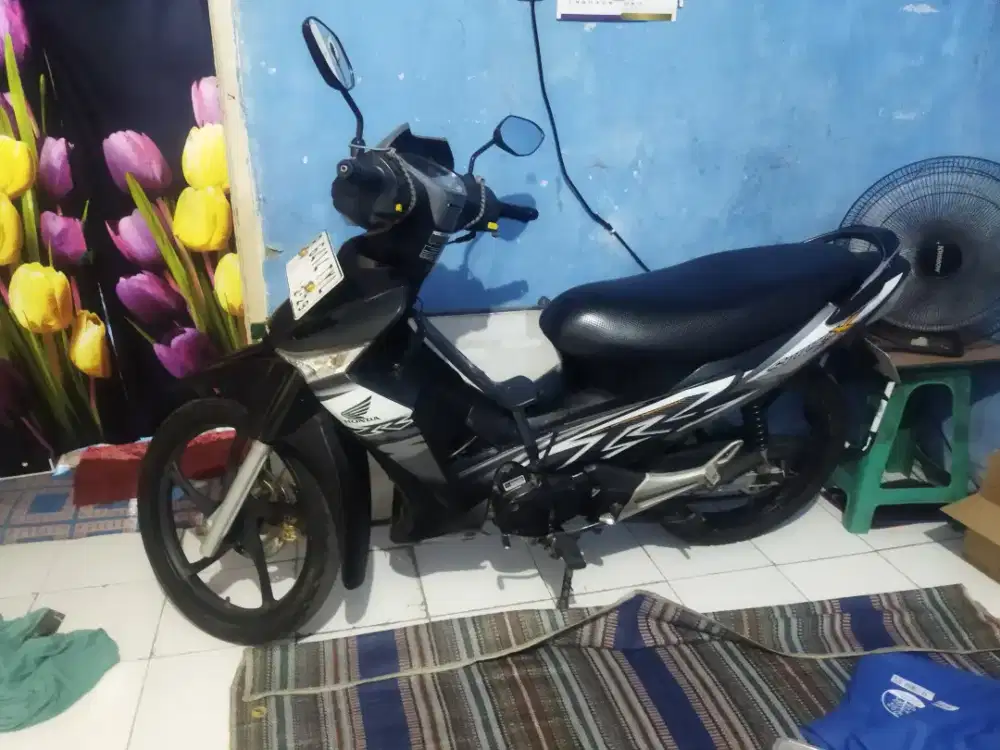 Dijual supra x 125 karbu tahun 2009