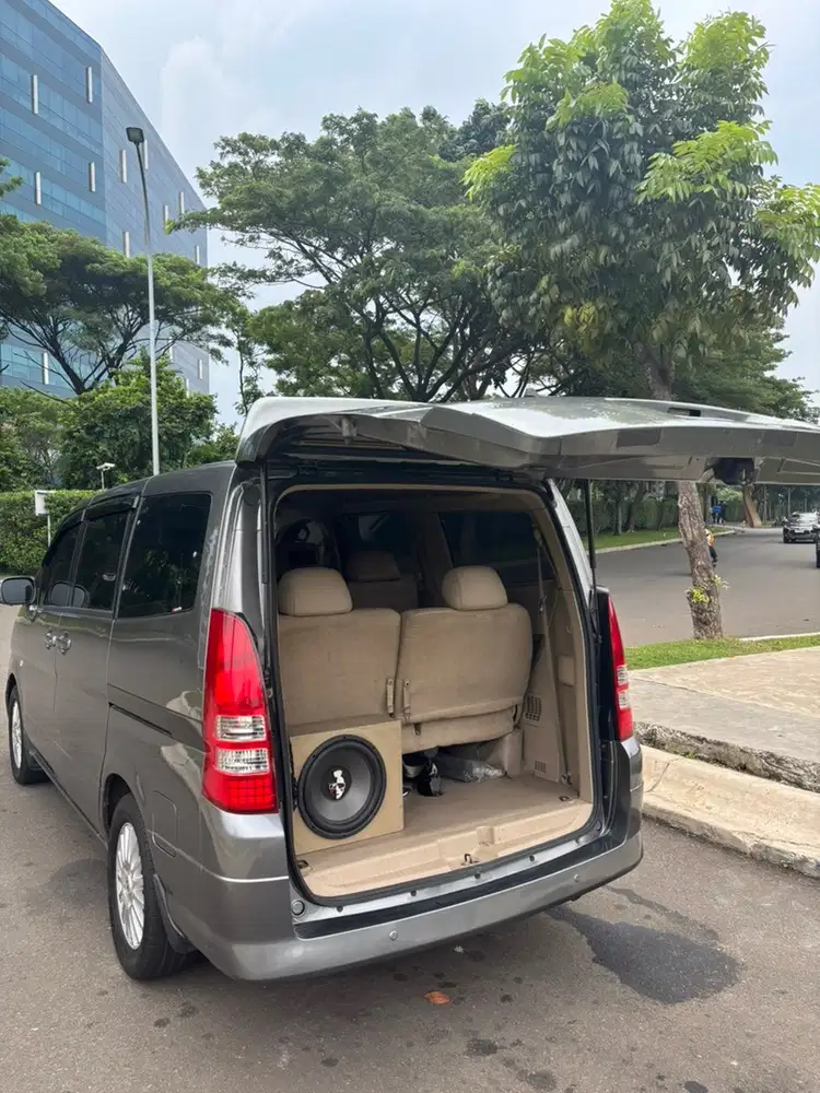 Nissan Serena 2011 Bensin