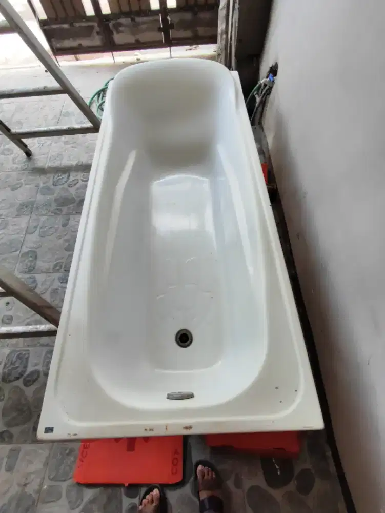 Bak mandi tidur bekas