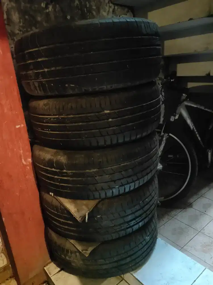 Dijual ban bekas merek accelera