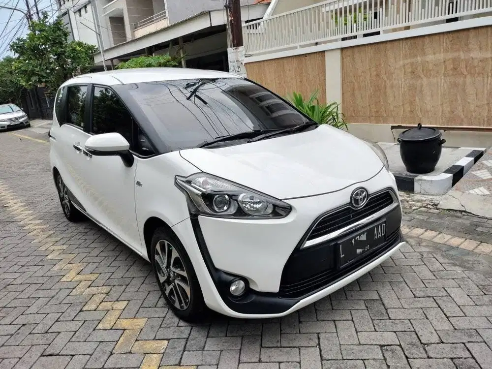 Toyota Sienta 1.5 V Bensin Matic/At 2017 Kondisi Super Bagus