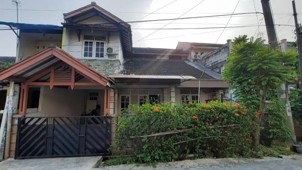 DIJUAL RUMAH KELUARGA, DAERAH STRATEGIS DEKAT BINTARO, CILEDUG, JAKSEL