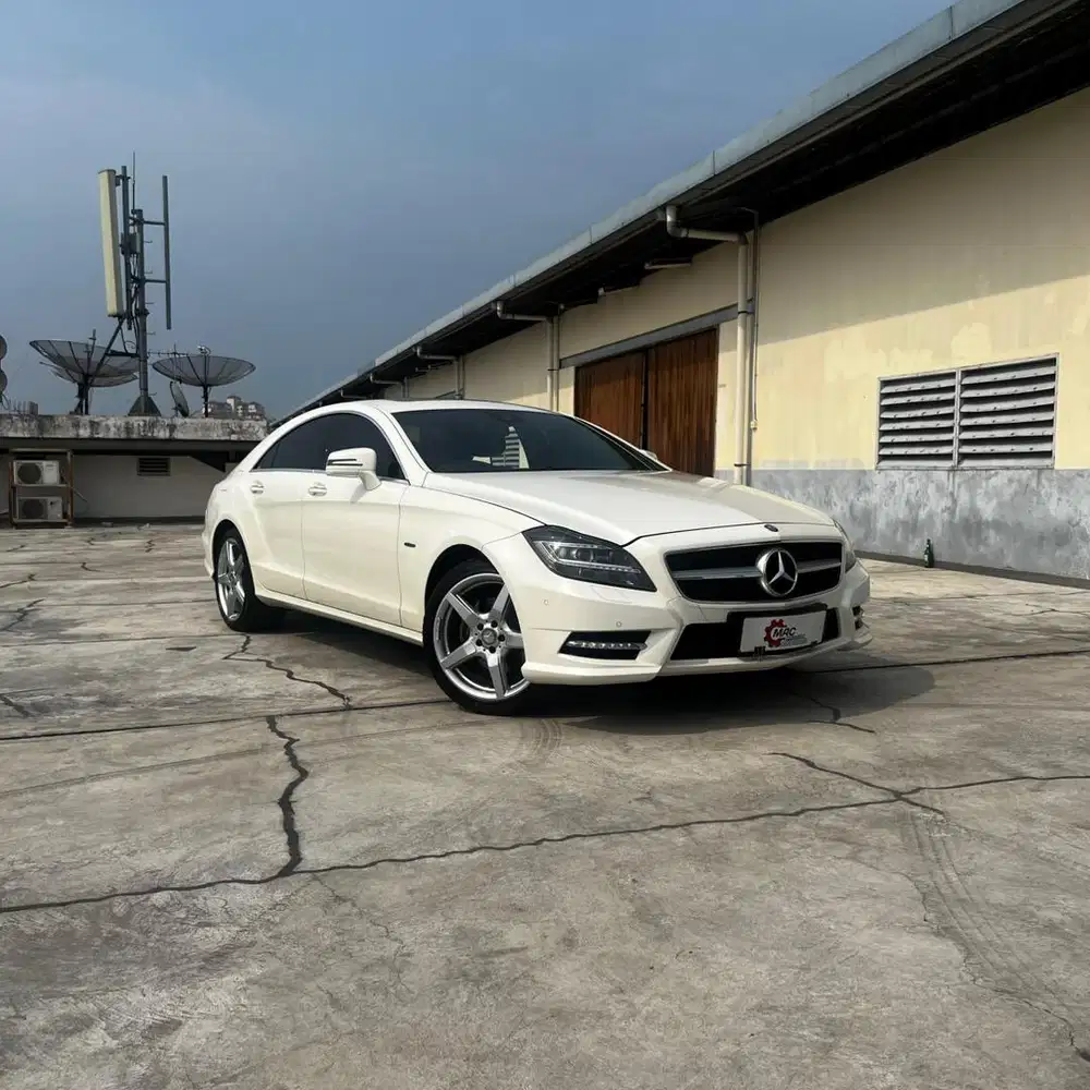 ( Odo 9rb) Mercedez Benz CLS350 2012 LOW KM