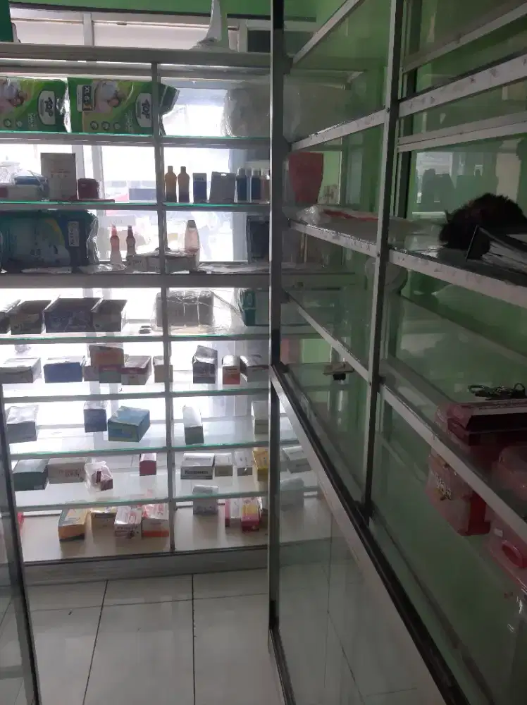 Over kontrak apotik/jual perlengkapan apotik nya saja