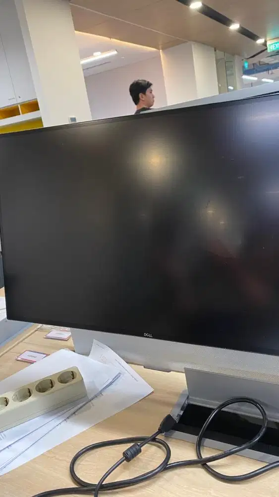 Layar monitor DELL - HSC 2025