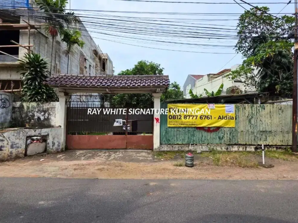Rumah Tua Hitung Tanah di Kemang Area Bebas Banjir Ada Pool