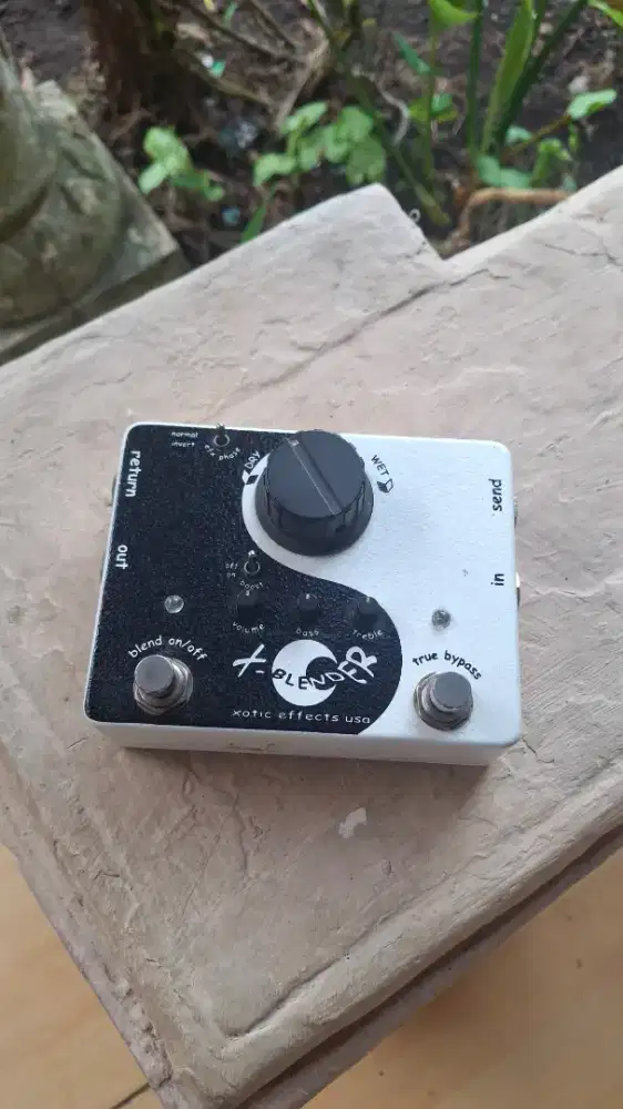 Xotic x-blender pedal efek gitar bass