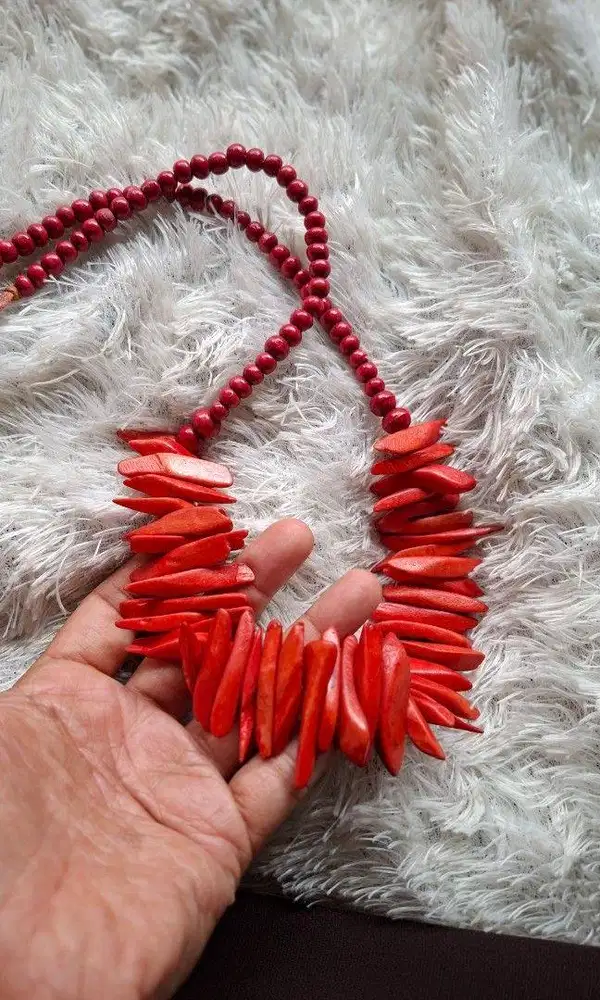 Kalung manik-manik koral merah Vintage