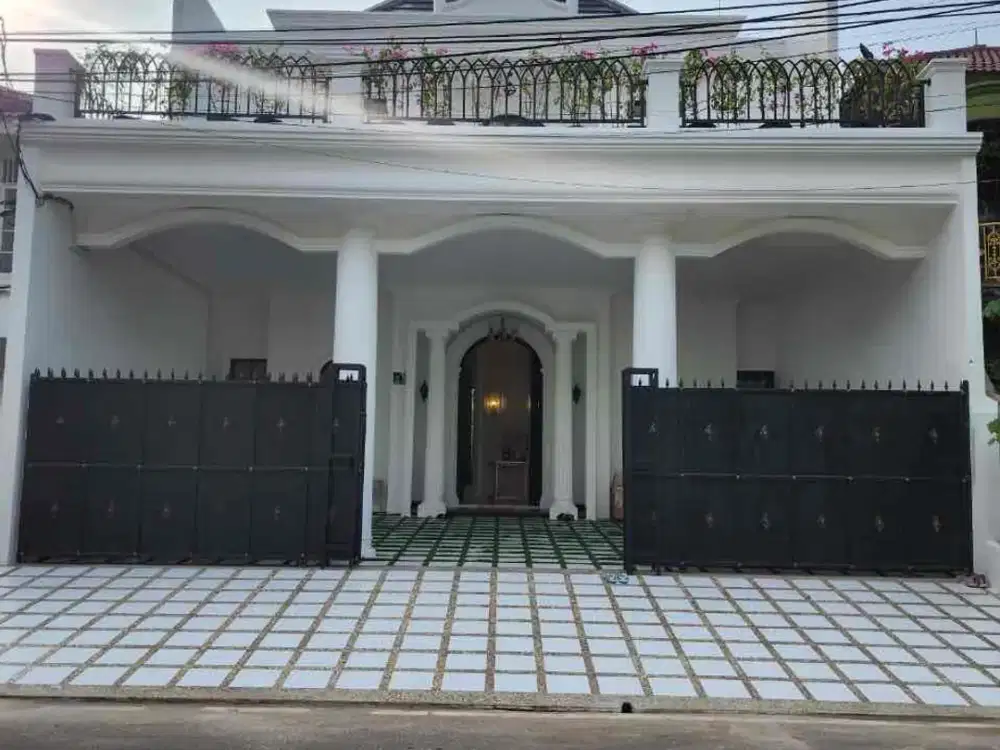 Rumah 2 Lantai dengan Kolam Renang di Pondok Indah Jaksel