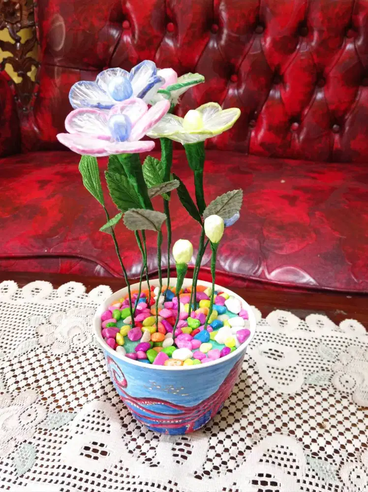 Kerajinan bunga dari plastik