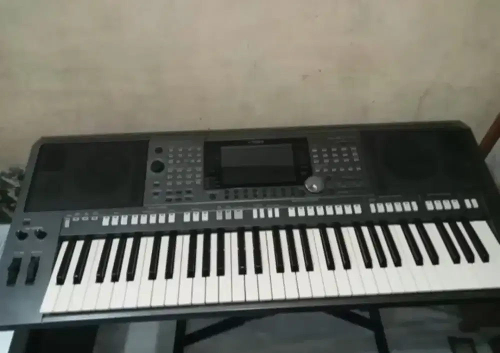 Di jual keyboard Yamaha 970 kondisi mulus
