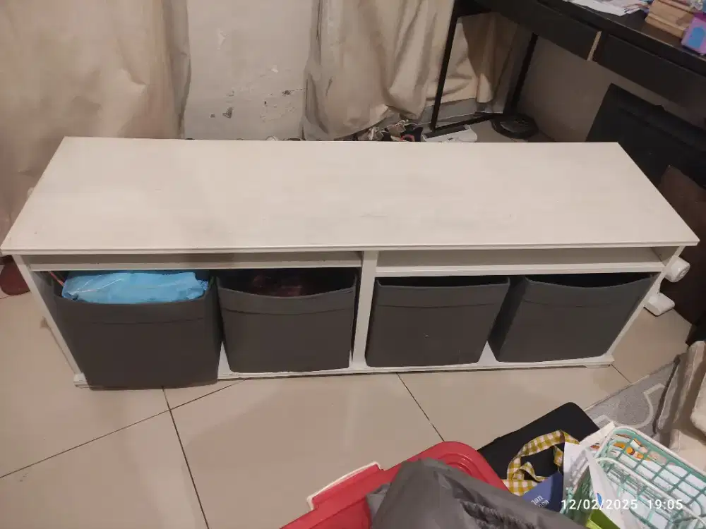 Lemari TV (IKEA) bekas