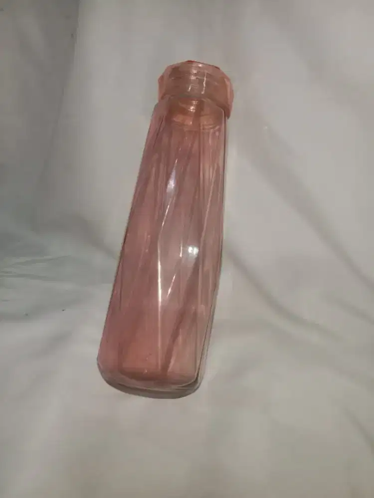 botol kaca merah muda  - HSC 2025