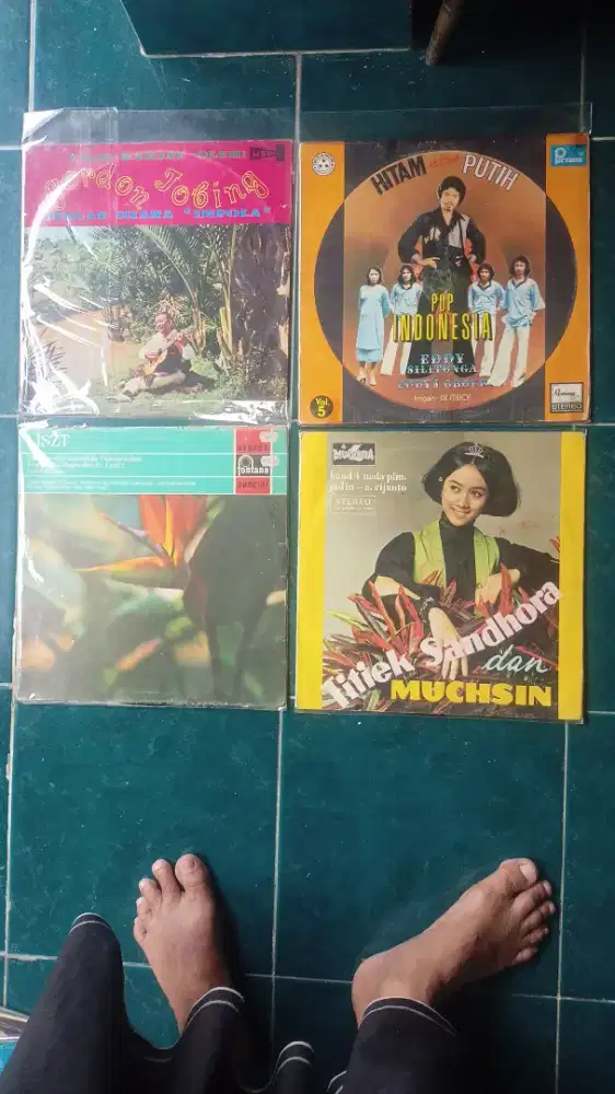 PIRINGAN Hitam Vinyl