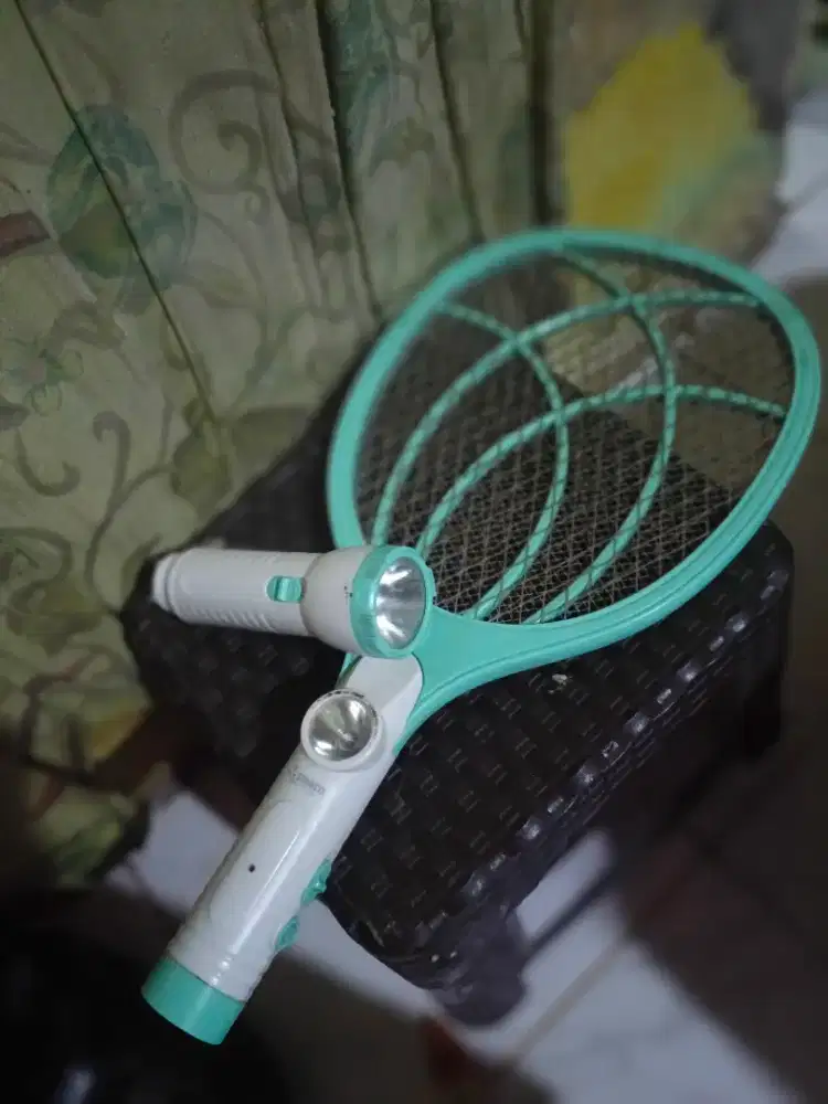 RAKET NYAMUK SERBAGUNA DAN PRAKTIS