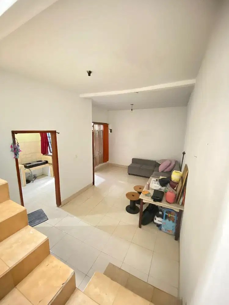 Disewakan rumah 2 lantai di Bojongloa kaler