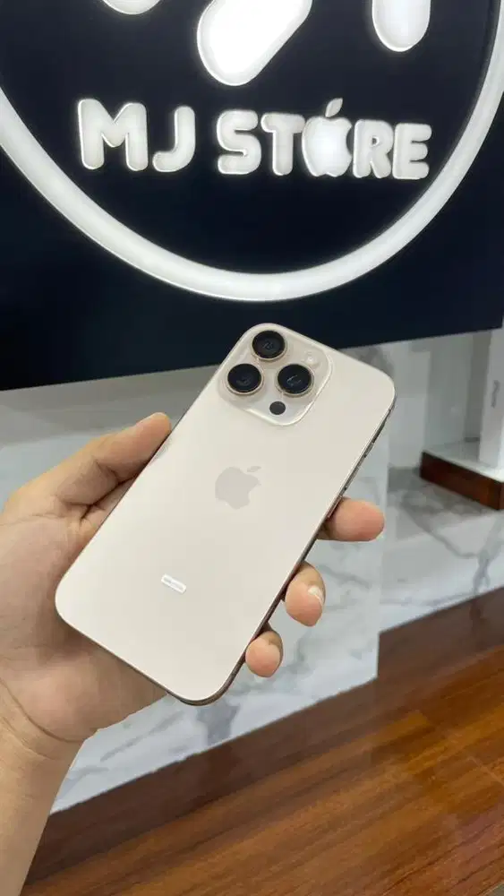 iPhone 16 Pro 128 gb iBox bh 100% 1 bulan pakai garansi Oktober 2026