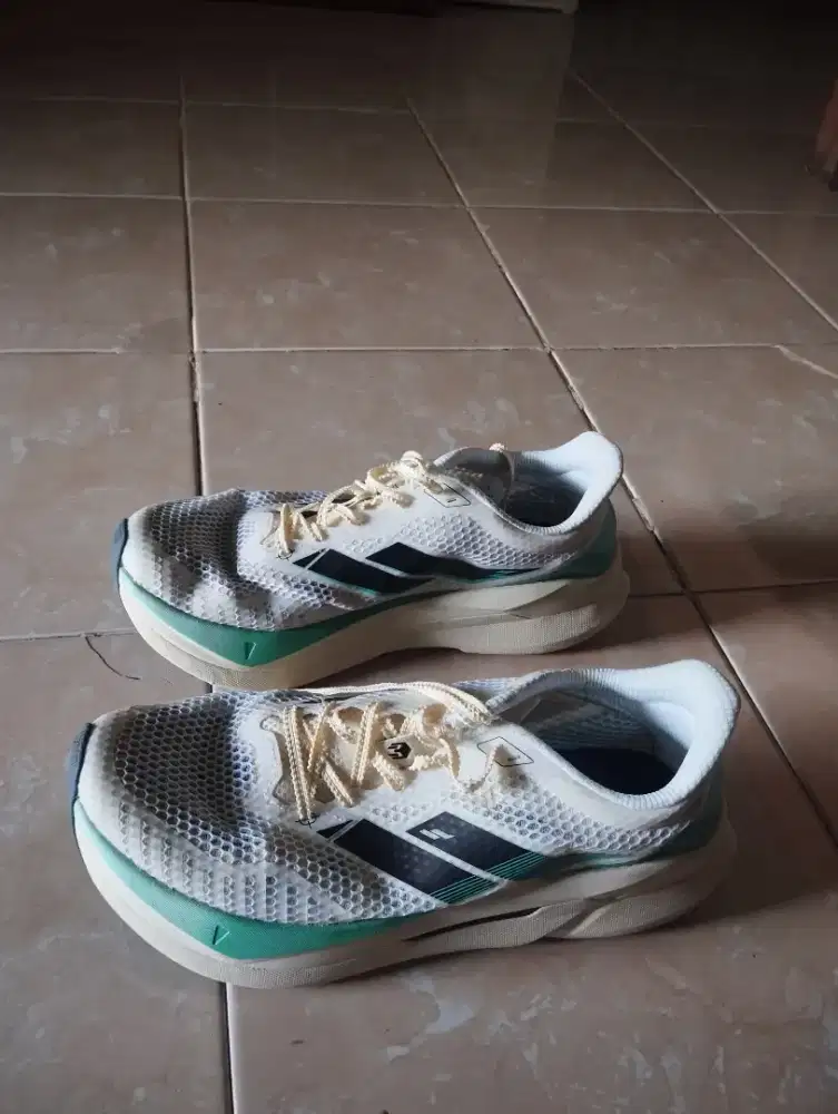 Sepatu lari Mills enerpro zenith