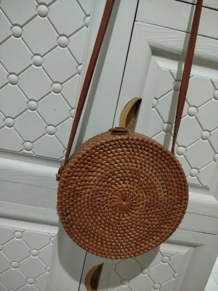 Tas selempang rotan