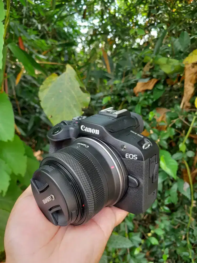 Kamera canon eos r100 lensa kit like new
