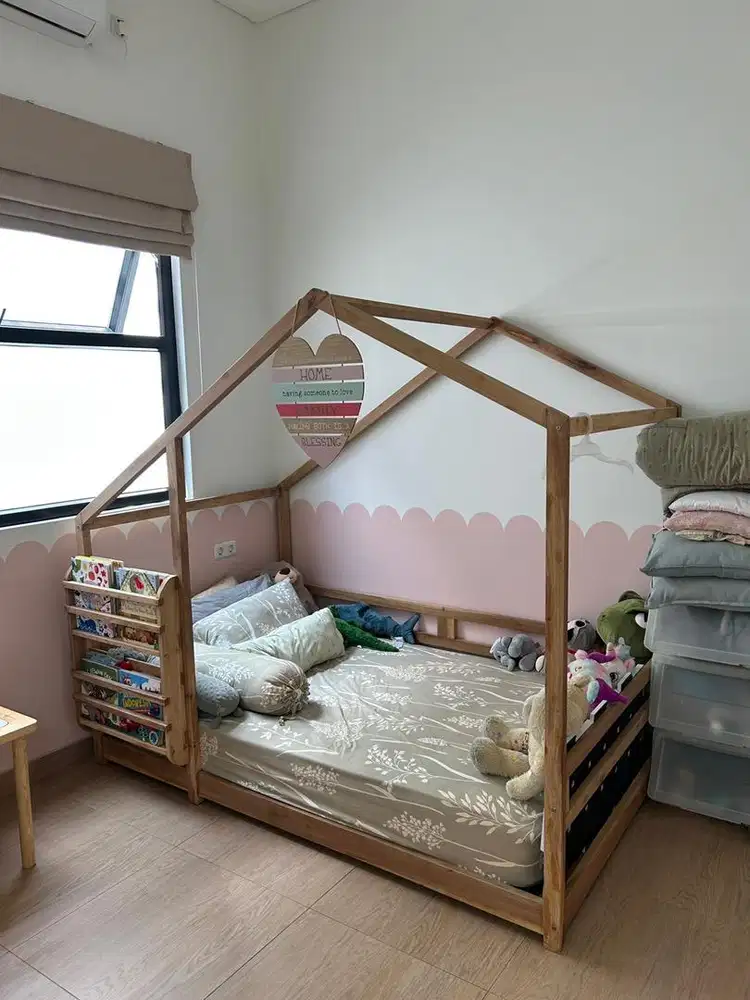 Jual dipan Kayu sekalian Kasur anak ukuran 120.