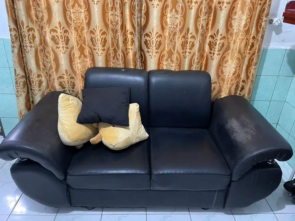 Di jual sofa bekas 3+2+1 beserta meja