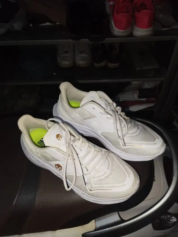 Sepatu Running Mills Treximo Omega