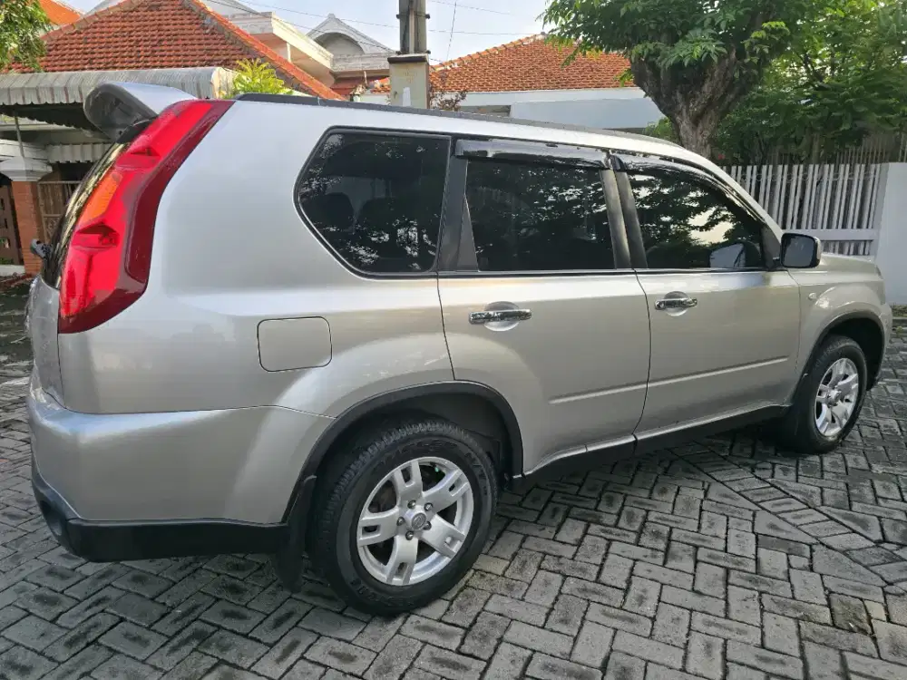 Nissan Xtrail 2.0 manual/mt tahun 2009 (suv)