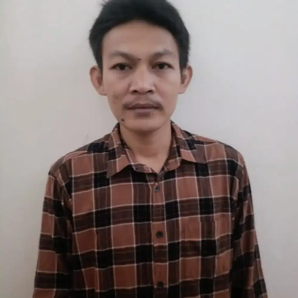 Mencari pekerja sebagai driver truk/box SIM B1 UMUM siap luar kota