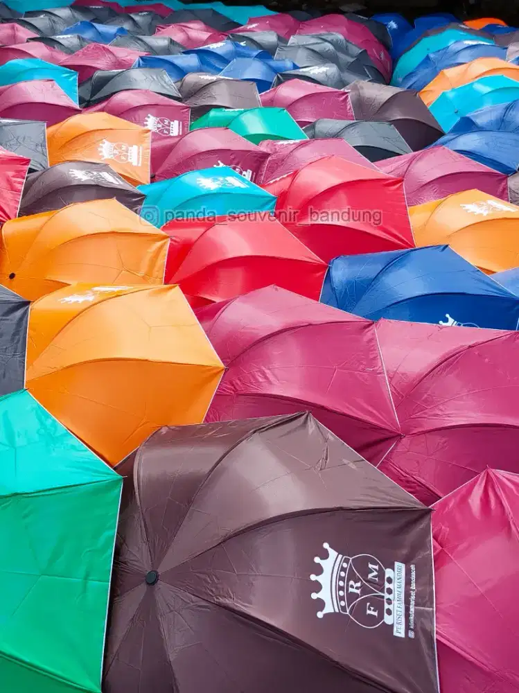 Souvenir payung lipat custom cetak sablon logo nama