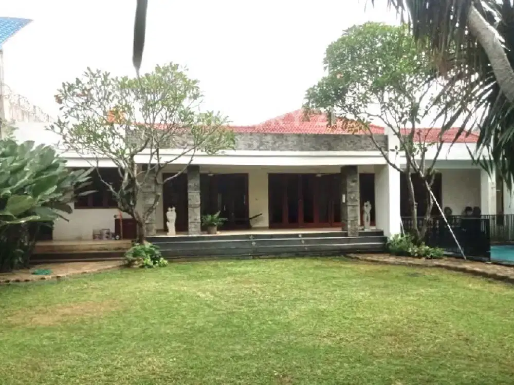 Rumah 1 Lantai Halaman Luas Private Pool,Cilandak Jakarta Selatan