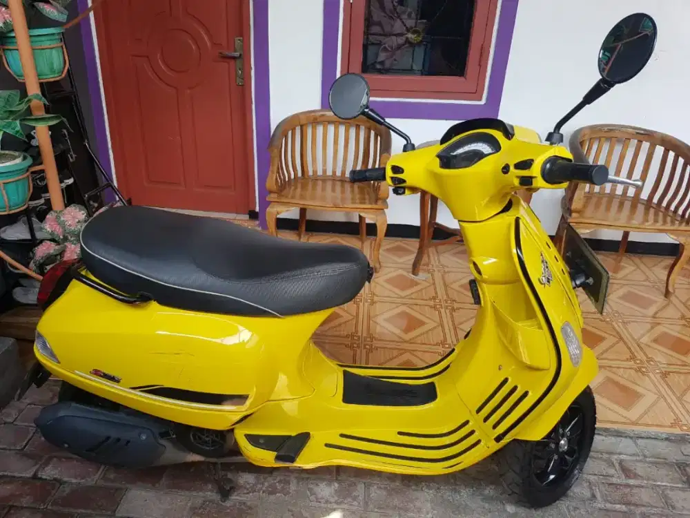 Dijual vhespa matic warna kuning