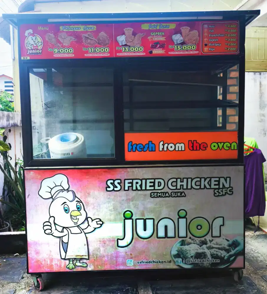 Gerobak ayam goreng dan kompor gas